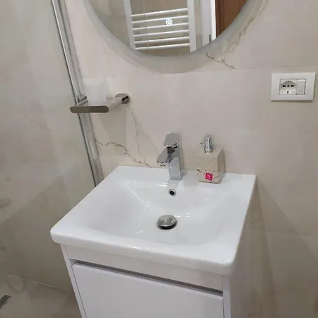 Center Luxury Orange 9b * Tirana